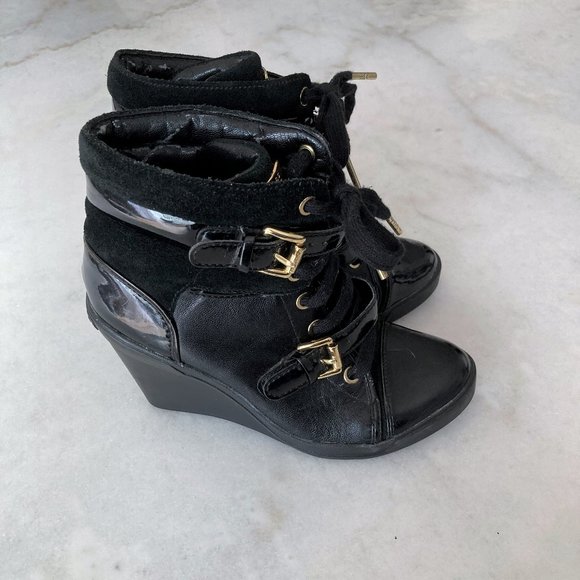 Michael Kors black & gold skid wedge sneaker / lace up ankle boot / bootie shoe - Picture 5 of 10